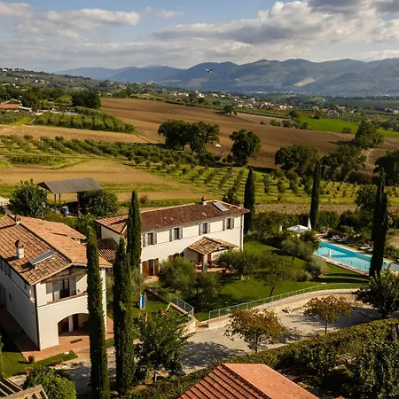 La Corte Dei Cavalieri * 몬테팔코
