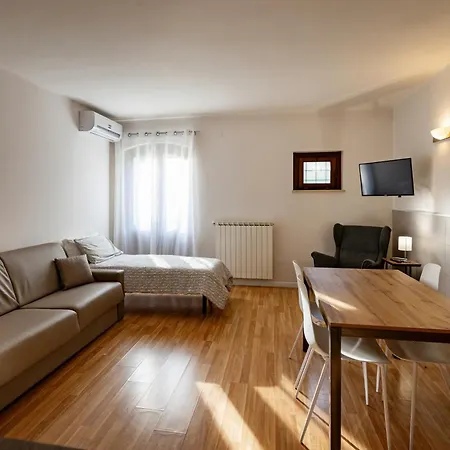 La Corte Dei Cavalieri 몬테팔코