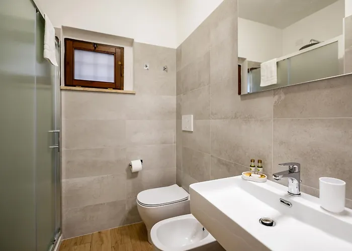 La Corte Dei Cavalieri مونتيفالكو