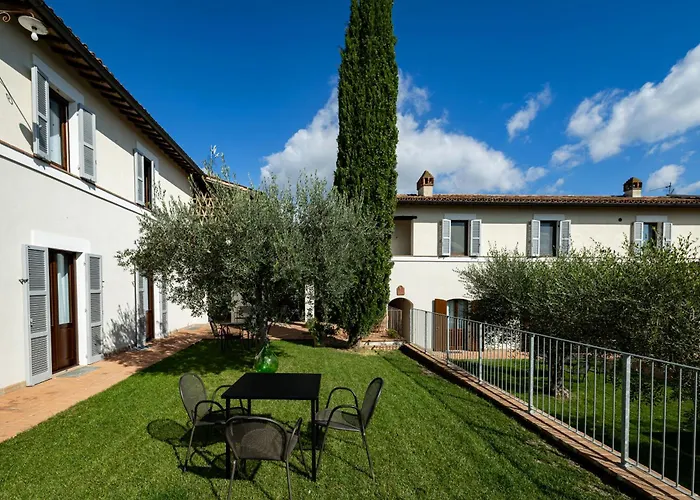 La Corte Dei Cavalieri * مونتيفالكو