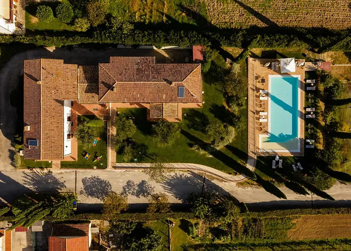 La Corte Dei Cavalieri مونتيفالكو